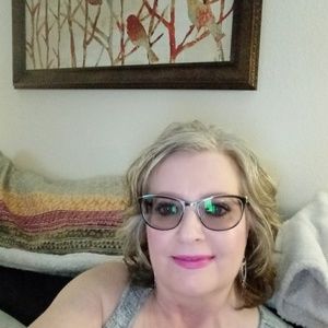 Meet your Posher, Debbie